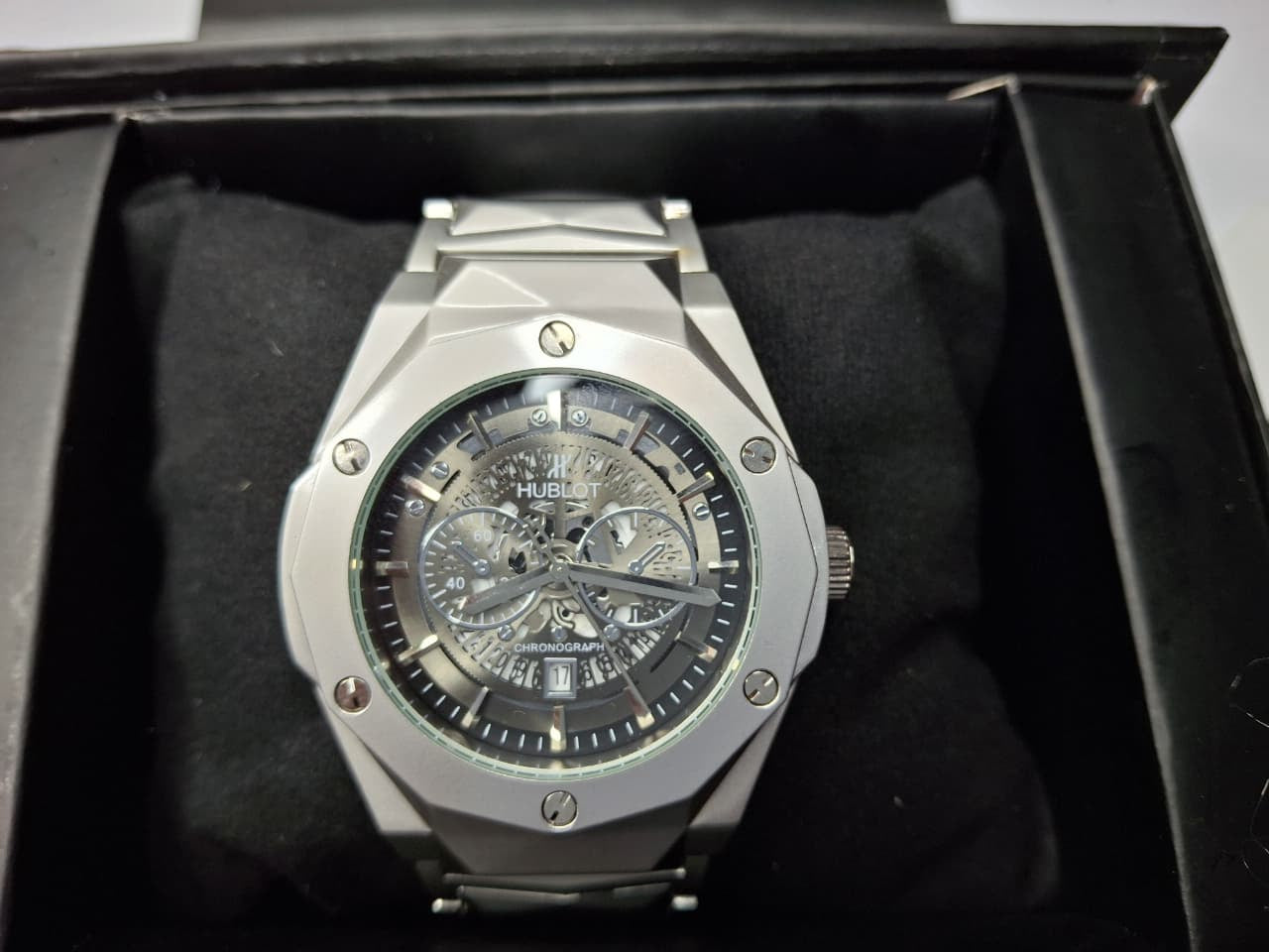 Luxury Hublot Silver Watch – Elegant Stainless Steel Timepiece