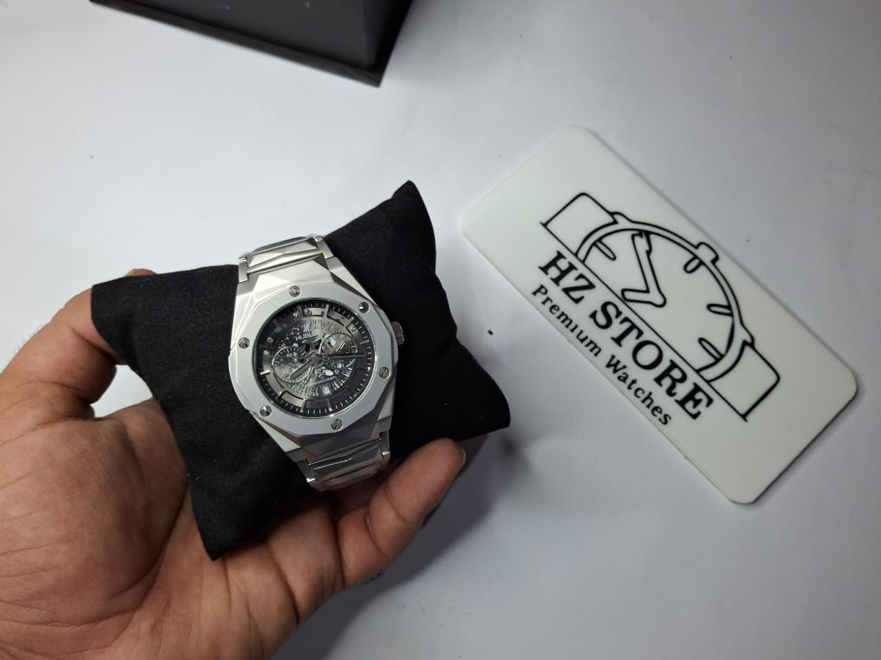 Luxury Hublot Silver Watch – Elegant Stainless Steel Timepiece